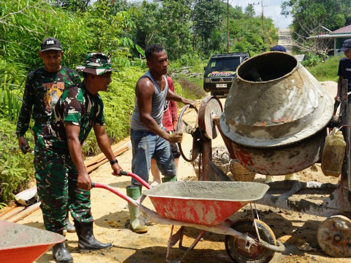 Cek Pengecoran Jalan TMMD, Pasiter Ingatkan Kualitas Adukan