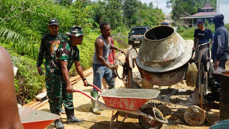 Cek Pengecoran Jalan TMMD, Pasiter Ingatkan Kualitas Adukan