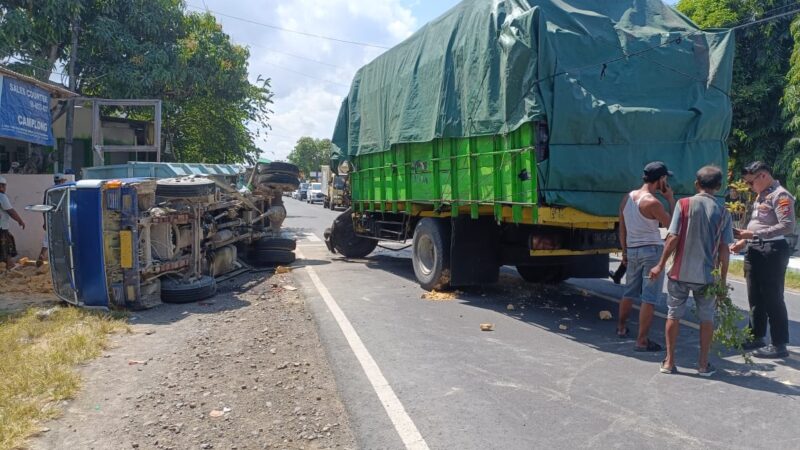 Lalu Lintas di Jalan Raya Camplong Sampang Macet Total, Dua Truk Terlibat Tabrakan Maut.