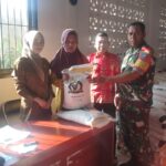 Babinsa Koramil 1015-06/Cempaga Lakukan Pendampingan Pembagian Beras Dari Bulog