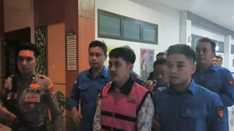 Penyidik Kejari Sidoarjo Tahan Sekdes dan Makelar Tanah Jimbaran Kulon Wonoayu, Rugikan Keuangan Desa Rp 150 Juta.
