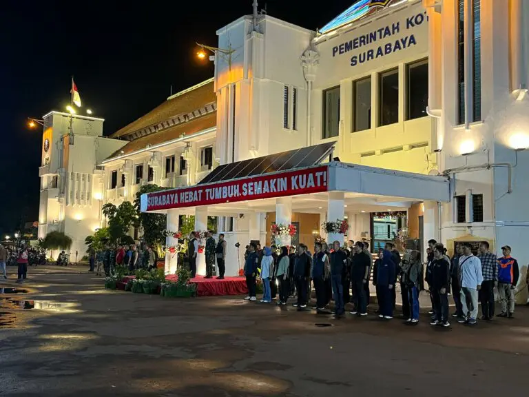 Ratusan Pasukan Gabungan Laksanakan Apel, Kota Surabaya Mulai Melaksanakan Sweeping Jam Malam.