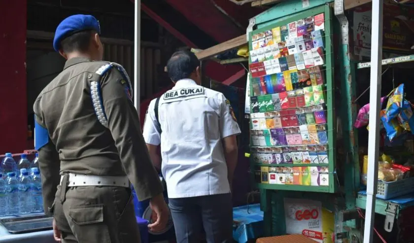 Satpol PP Surabaya dan Bea Cukai Sidoarjo Sita 981 Bungkus Rokok Ilegal