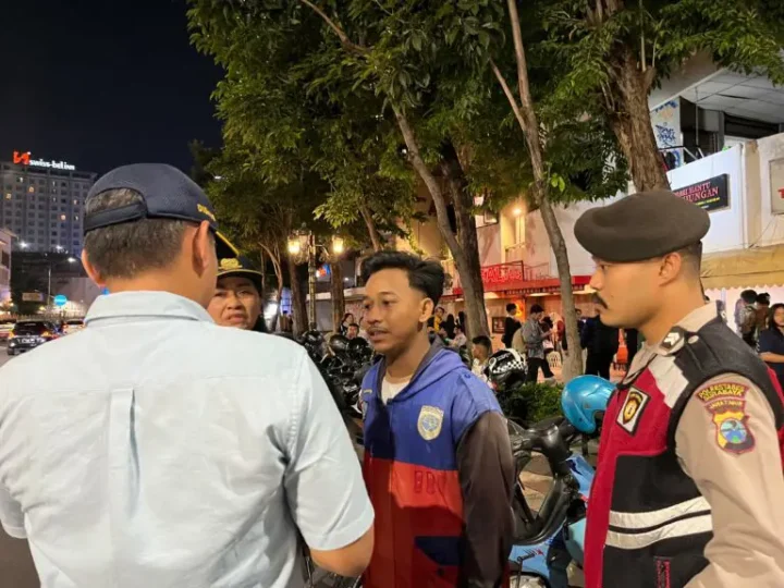 13 Jukir Liar Ditangkap Dalam Operasi Gabungan Dishub Bersama Kepolisian dan Satpol PP di Jalan Tunjungan Kota Surabaya