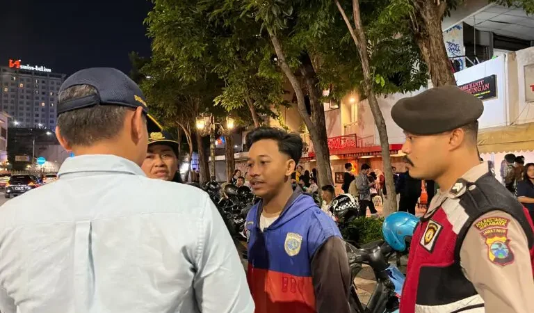 13 Jukir Liar Ditangkap Dalam Operasi Gabungan Dishub Bersama Kepolisian dan Satpol PP di Jalan Tunjungan Kota Surabaya