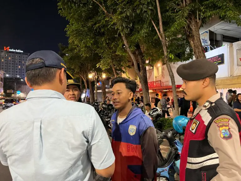 17 Orang Diduga Jukir Liar Ditangkap Dalam Operasi Gabungan Dishub Bersama Kepolisian dan Satpol PP di Jalan Tunjungan Kota Surabaya