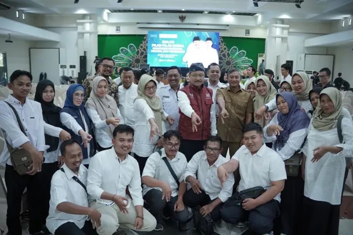 Bupati Pacitan Indrata Nur Bayuaji Menghadiri Acara Dialog Dengan Mensos di UIN Ponorogo.
