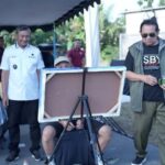 Bupati Pacitan Indrata Nur Bayuaji Dampingi SBY Menyaksikan Karya Lukis Seniman Dari Berbagai Macam Aliran