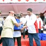 Dalam Rangka HUT Kemerdekaan 300 Abang Becak Dan Kusir Dokar Dapat Paket sembako dan Uang Saku