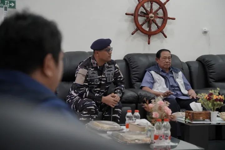 Susilo Bambang Yudhoyono Sempatkan Berkunjung ke Lanal Pacitan dan Berikan Pesan Tertulis.