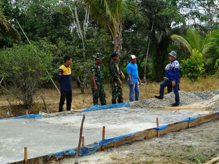 Dinas PU Gunung Mas Tinjau Kualitas Jalan TMMD Imbangan ke-125 di Desa Karya Bakti