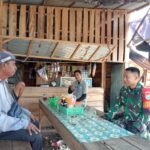 Babinsa Koramil 1015-03/MB Ketapang Ciptakan Keakraban dengan Warga Binaan Melalui Komsos