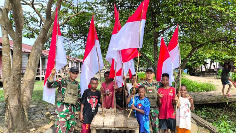 Semangat Merah Putih di Perbatasan, TNI dan Warga Amyu Kibarkan Bendera Sambut HUT RI ke-80