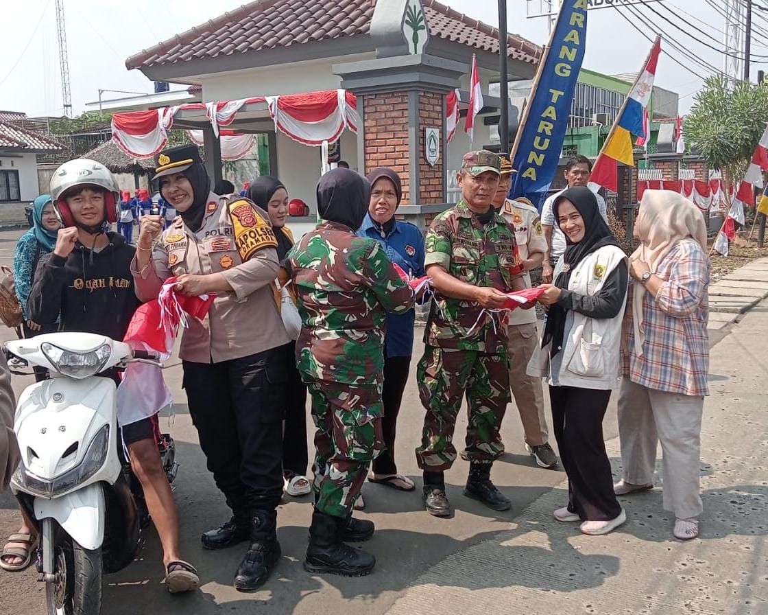 Jelang HUT RI ke-80, Kodim 0621/Kabupaten Bogor dan Forkopimda Bagikan Bendera Merah Putih di Jl. Tegar Beriman Cibinong