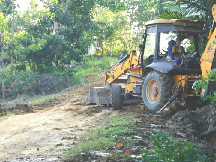 Satgas TMMD Kerahkan Alat Berat Untuk Peningkatan Jalan Desa Karya Bakti