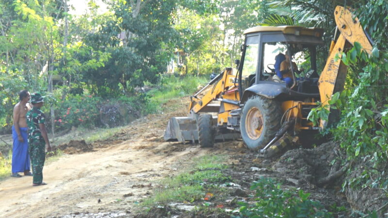 Satgas TMMD Kerahkan Alat Berat Untuk Peningkatan Jalan Desa Karya Bakti