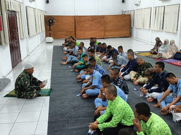 Persiapkan Upacara HUT RI Ke -80 Babinsa Berikan Binsuh Kepada Calon Paskibraka Tingkat Kabupaten