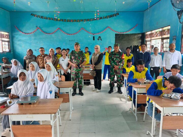 Babinsa Koramil 1015-09/Seruyan Hilir Dampingi Launching Program Makan Bergizi Gratis