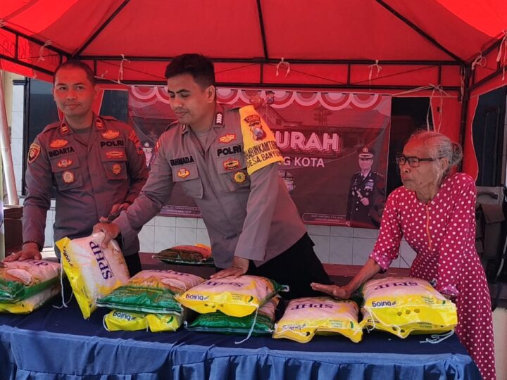 KEGIATAN PASAR MURAH POLSEK SAMPANG KOTA