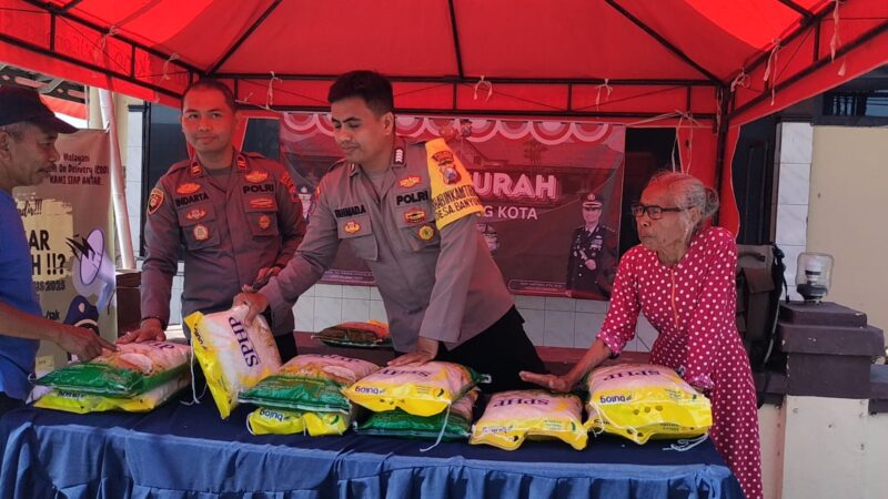 KEGIATAN PASAR MURAH POLSEK SAMPANG KOTA