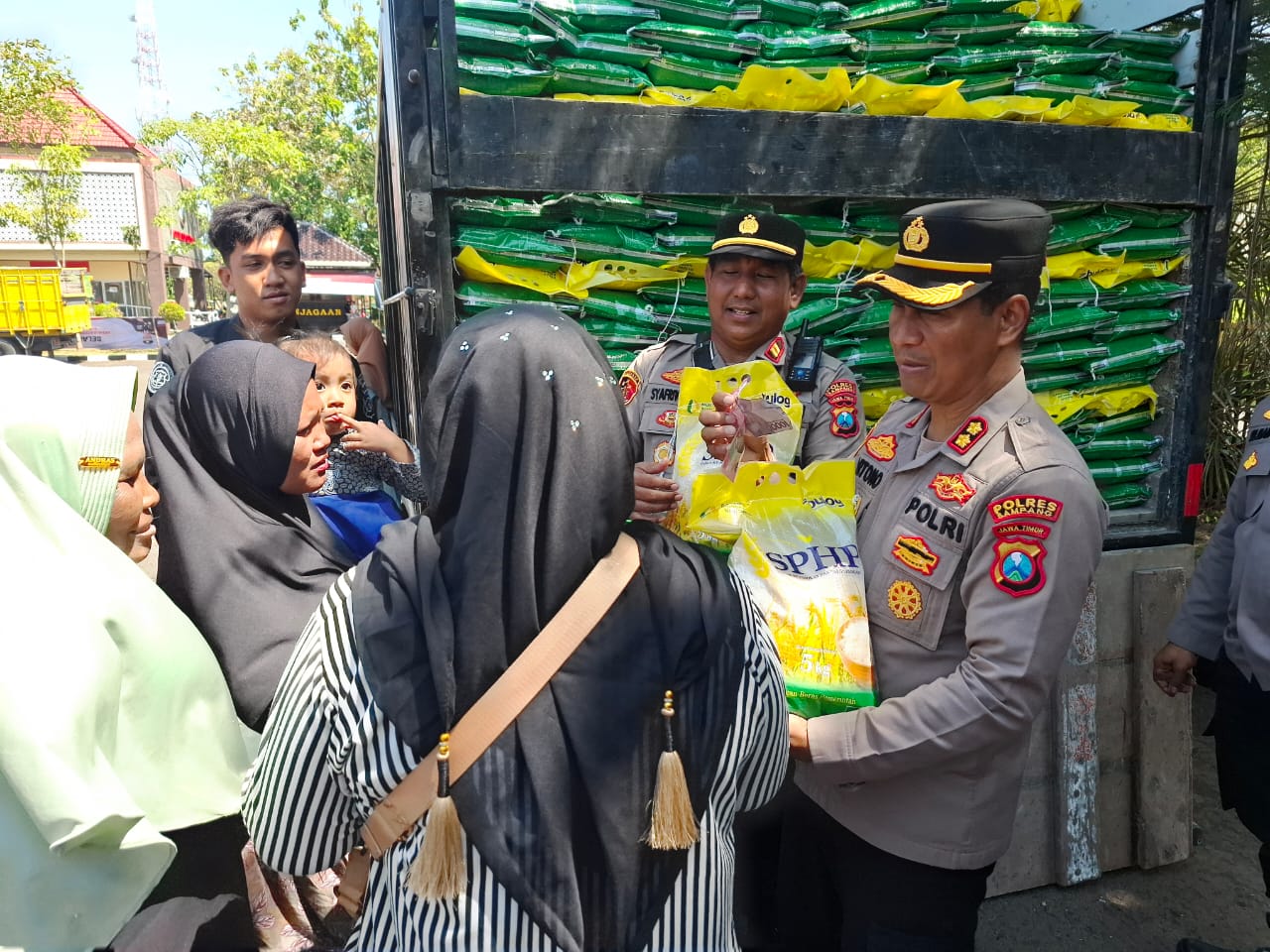 Jelang HUT Ke-80 Republik Indonesia, Polres Sampang Siapkan 50 Ton Beras Murah Untuk Masyarakat