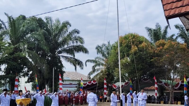 Pelaksanaan Upacara Bendera HUT Republik Indonesia ke-80 Tahun 2025 di Halaman Kantor Kecamatan Paranggean
