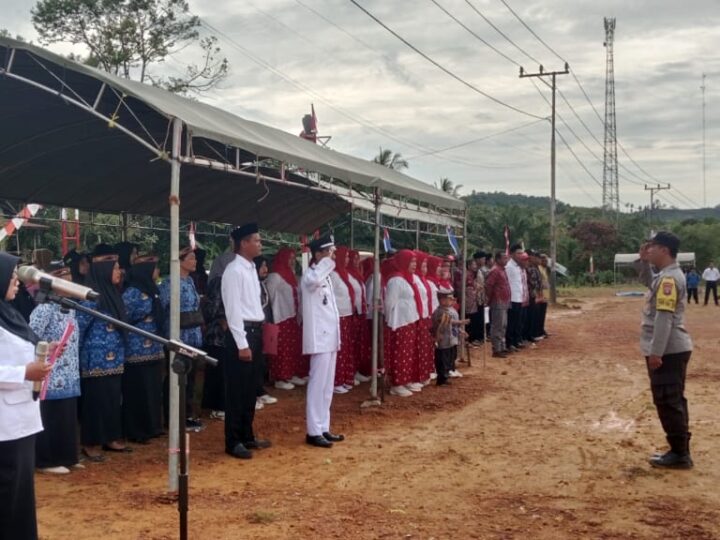 Pelaksanakan Upacara Bendera HUT RI Ke 80 Tahun 2025 di Desa Batu Agung