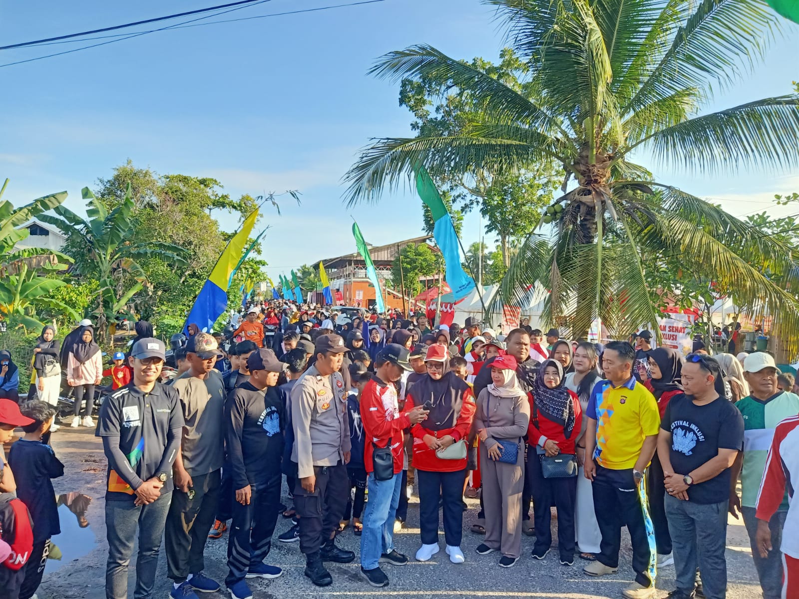 Batih Komsos Koramil 1015-01/MHS Ikuti Jalan Santai Meriahkan HUT RI ke-80