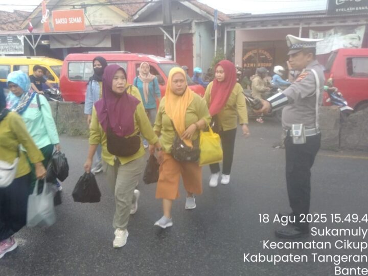Polsek Cikupa Gelar Pengaturan Lalin Sore Hari di Jalan Raya Serang