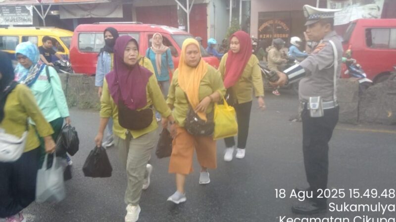 Polsek Cikupa Gelar Pengaturan Lalin Sore Hari di Jalan Raya Serang