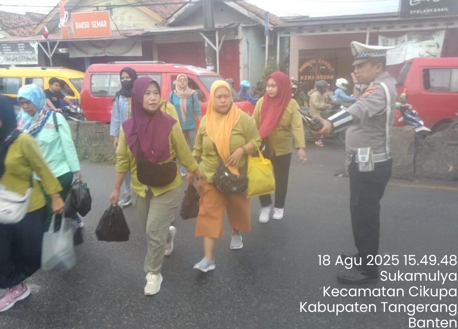 Polsek Cikupa Gelar Pengaturan Lalin Sore Hari di Jalan Raya Serang