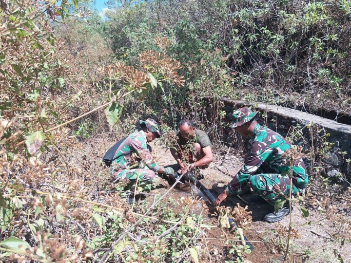 Satgas Pamtas Perkuat Hubungan dengan Masyarakat Melalui Karya Bhakti