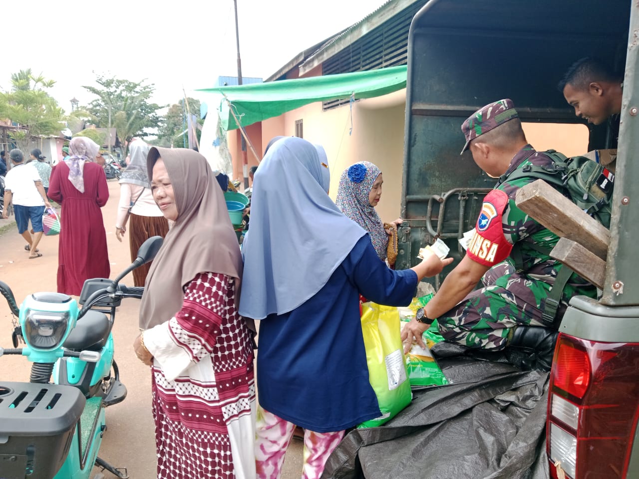 Kodim 1015/Sampit Bersama Bulog Gelar Pasar Murah