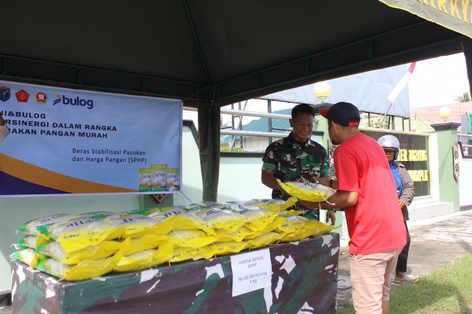 Bantu Penuhi Kebutuhan Warga, Kodim 1016/Plk Gelar Gerakan Pangan Murah