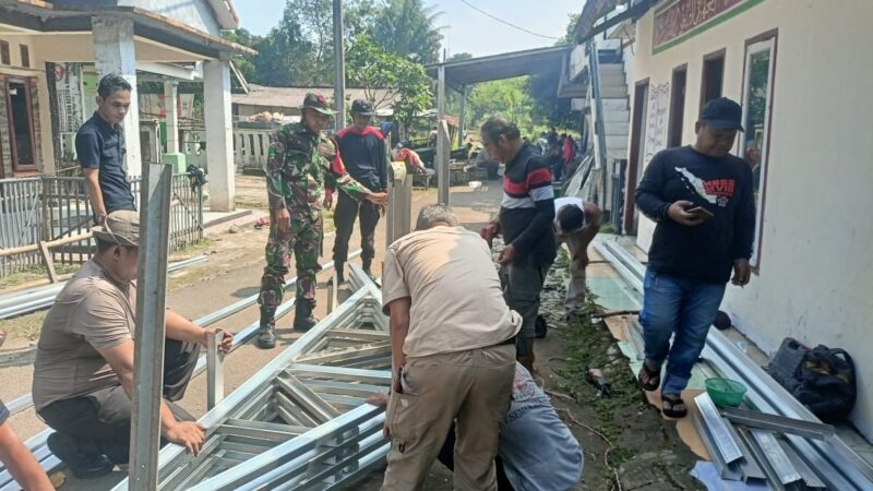Polsek Tigaraksa Laksanakan Kegiatan Kerja Bakti di Ponpes Darut Tafsir, Desa Taban Kecamatan Jambe
