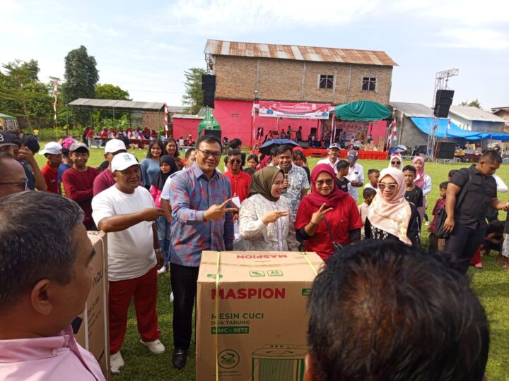 Bupati Deli Serdang dr.H.Asri Ludin Tambunan Hadir Bersama Ribuan Warga Telaga Sari ”Rayakan Gebyar HUT RI Ke-80”