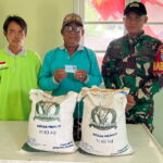 Babinsa Koramil 1015-07/Parenggean Lakukan Pendampingan Pembagian Beras Dari Bulog