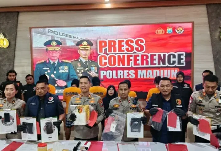 4 Pengedar Narkoba Ditangkap Tim Polres Madiun Dengan Barang Bukti 1,1 Kg Sabu-Sabu.