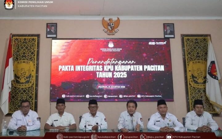 Penandatanganan Pakta Integritas KPU Kabupaten Pacitan Tahun 2025.