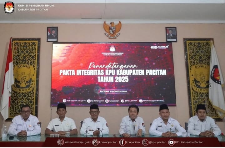 Penandatanganan Pakta Integritas KPU Kabupaten Pacitan Tahun 2025.