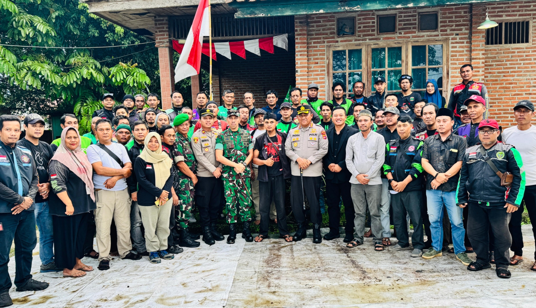 Kapolresta Tangerang, Dandim 0510 Tigaraksa Sambangi Komunitas Ojol Bersama Jaga Kondusivitas Wilayah.