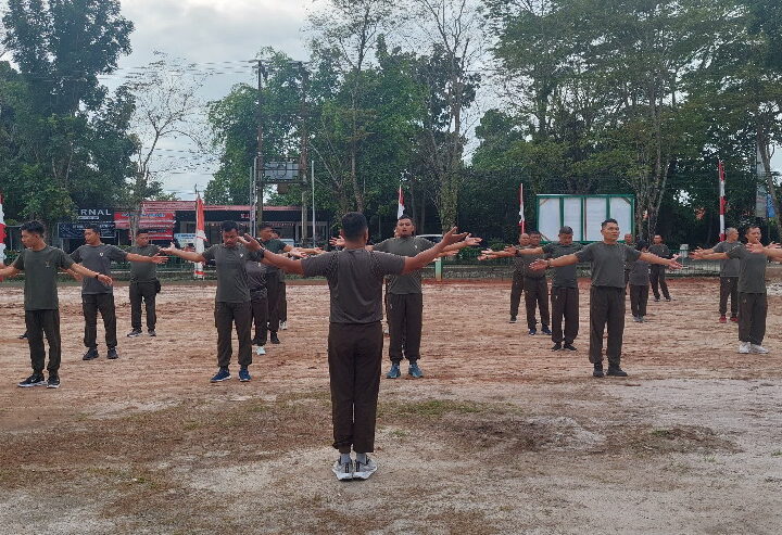 Jumat Sehat, Personil Kodim 1015/Sampit Laksanakan Olahraga Bersama