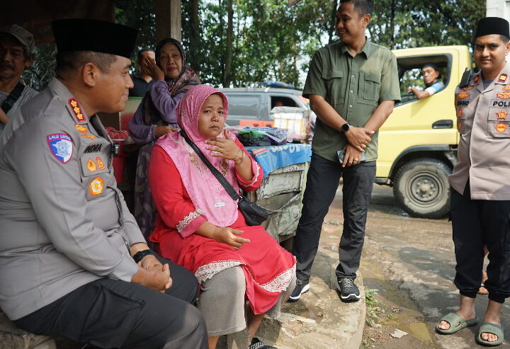 Viral Bantu Atur Lalu Lintas, Penjual Uduk Didatangi Kapolresta Tangerang Diberi Tambahan Modal Usaha