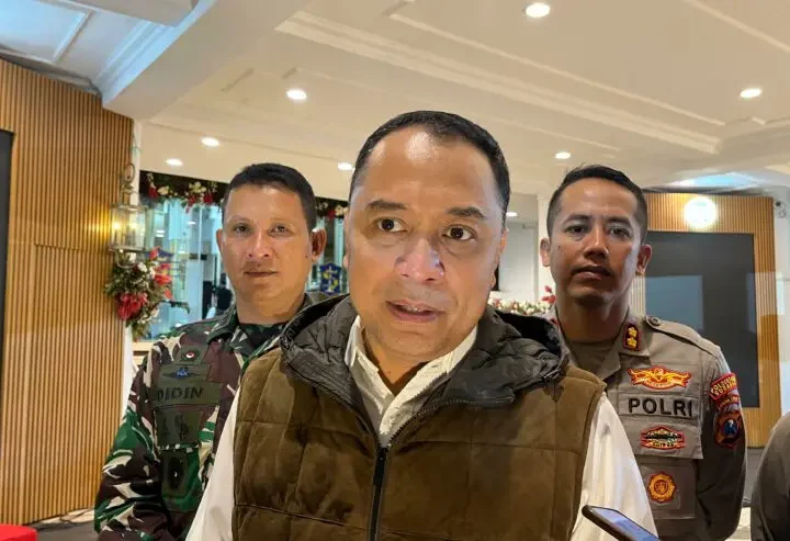 Larangan Parkir Tepi Jalan Tunjungan Tidak Mengurangi Pengunjung, Ujar Walikota Surabaya.