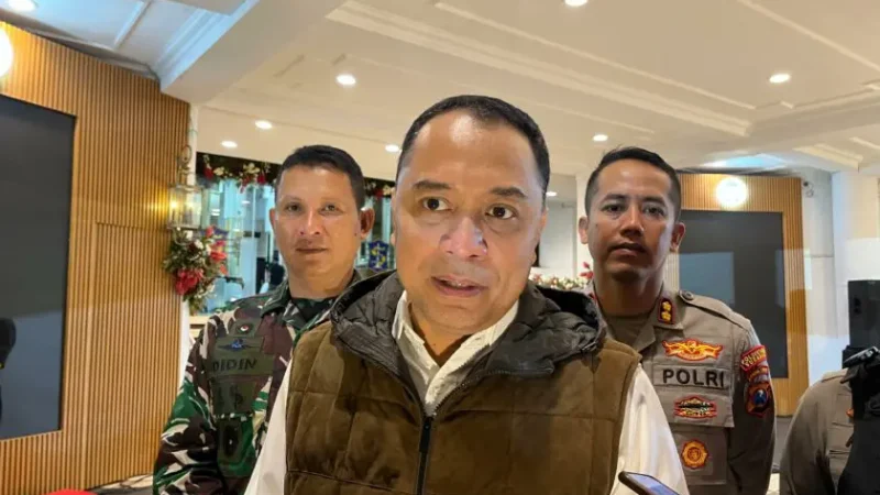 Larangan Parkir Tepi Jalan Tunjungan Tidak Mengurangi Pengunjung, Ujar Walikota Surabaya.