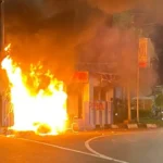 Pos Pantau Polisi Sepanjang Jalan Panglima Sudirman Sampai Bundaran Waru Surabaya Dibakar Massa