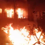 Gedung Negara Grahadi Surabaya Dibakar dan Dijarah Massa