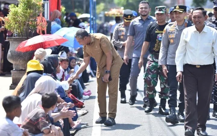 Bupati Pacitan Indrata Nur Bayuaji Membuka Parade Drumband Merah Putih Meriahkan HUT Ke-80 Indonesia