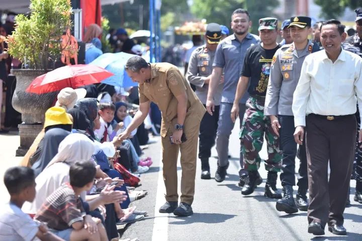 Bupati Pacitan Indrata Nur Bayuaji Membuka Parade Drumband Merah Putih Meriahkan HUT Ke-80 Indonesia
