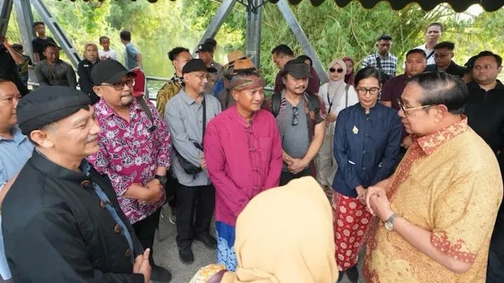 Bacakan Puisi Karya SBY Bupati Pacitan Tampil Memukau Di Festival Resik Kali Desa Sukoharjo